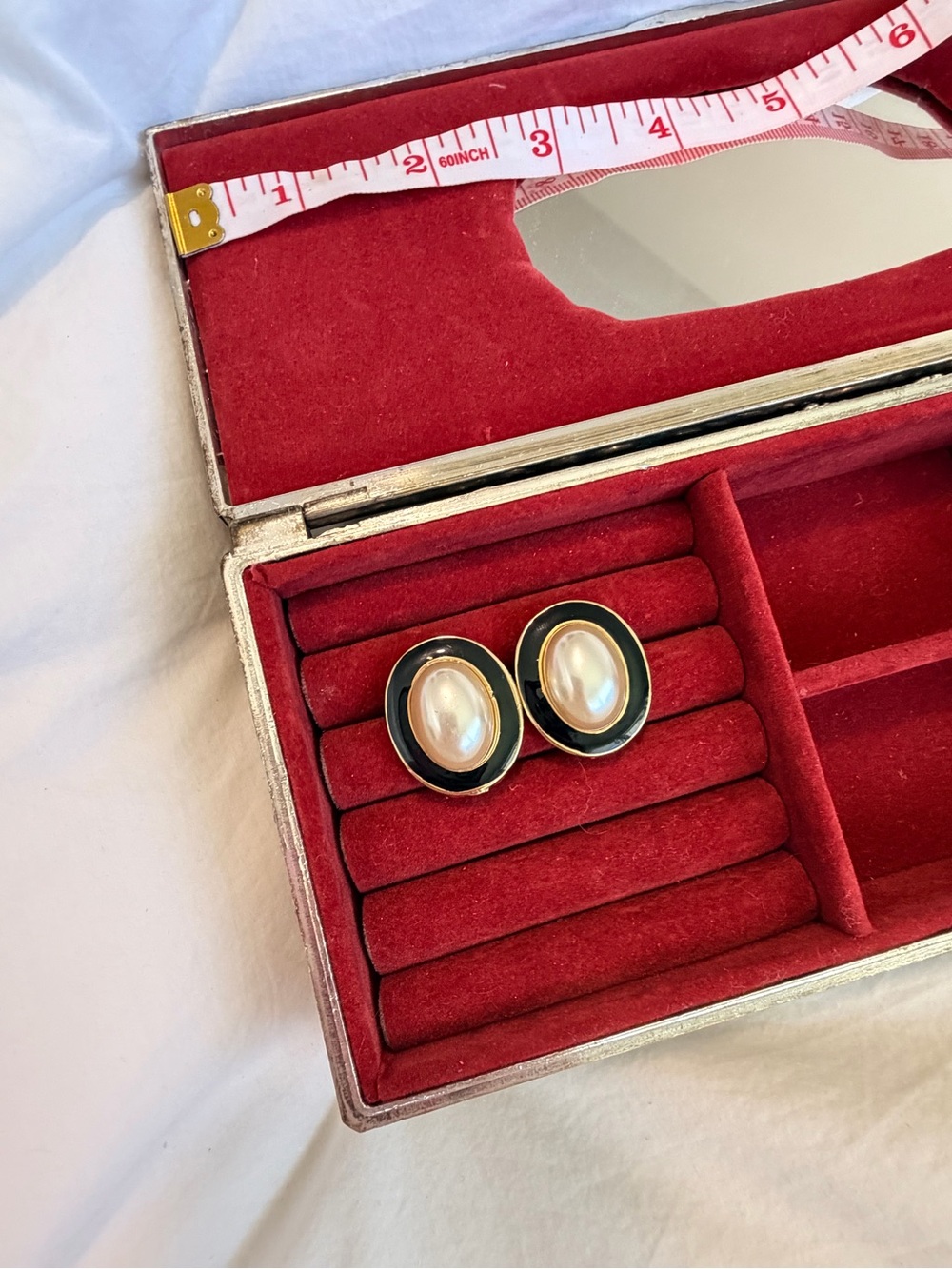Vintage Oval Pearl-Style Clip-On Earrings in Black & Gold